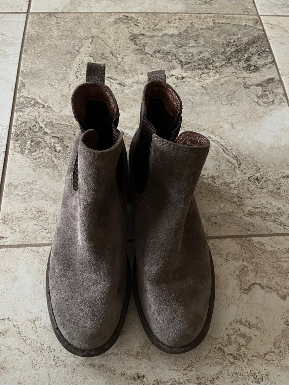 Born Cove Chelsea Boots
